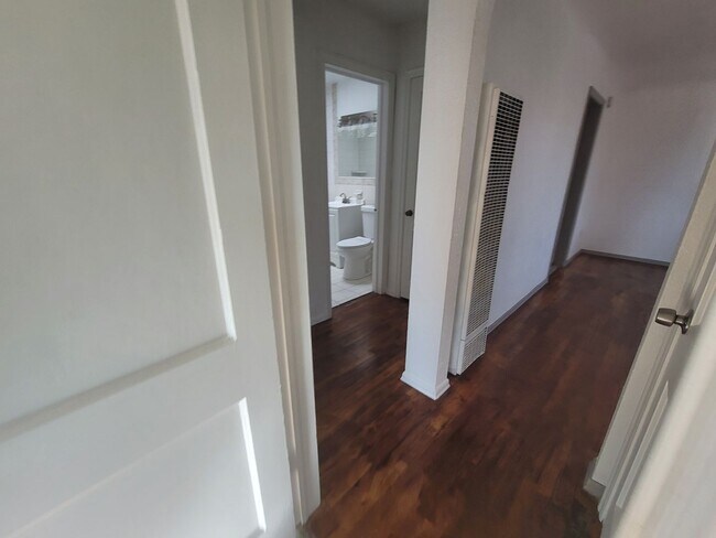 Building Photo - Ready to View!!