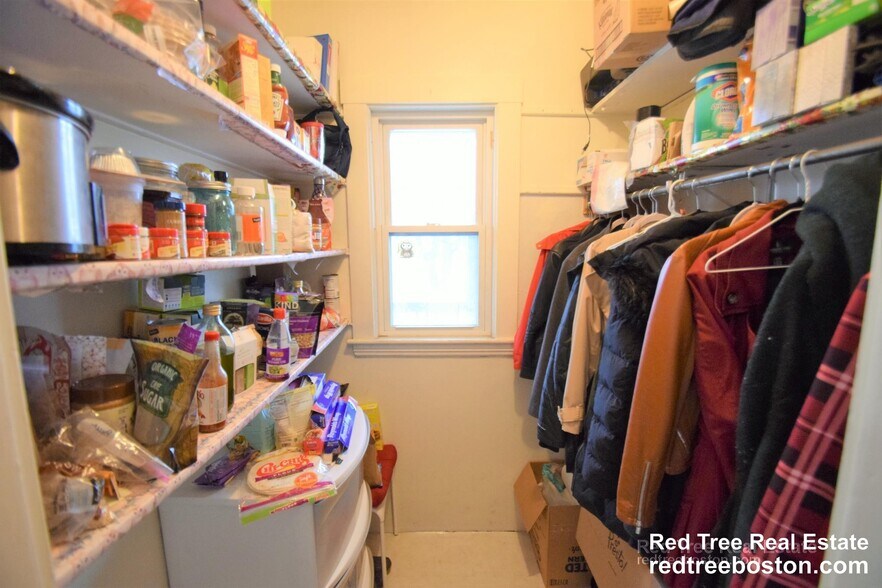 Building Photo - 44 Easton St