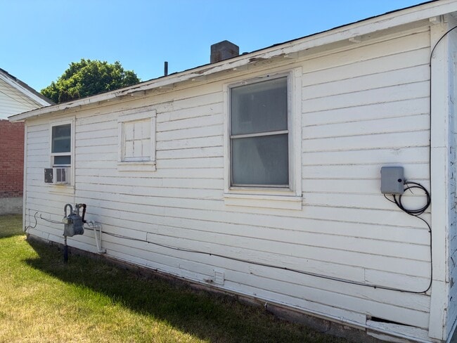 Building Photo - 1312 Hansen Ave