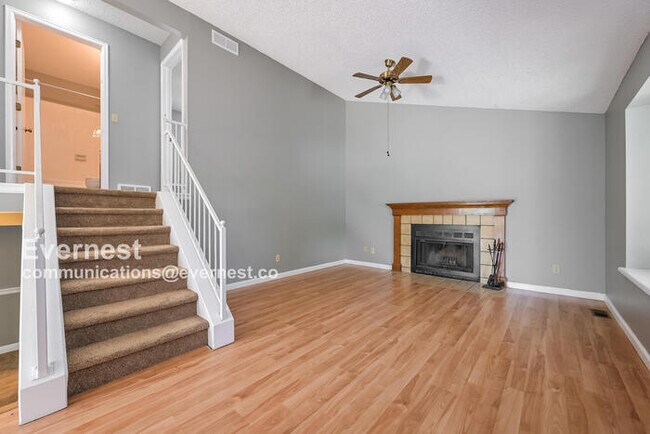 Building Photo - pacious 3 Bed, 2 Bath Home with Fenced Yard and Two-Car Garage