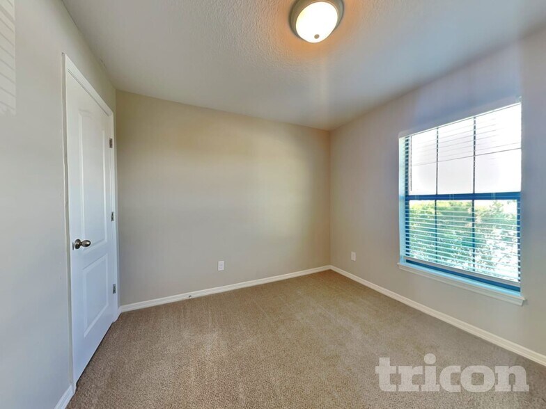 Building Photo - 1608 Fitzgerald Dr