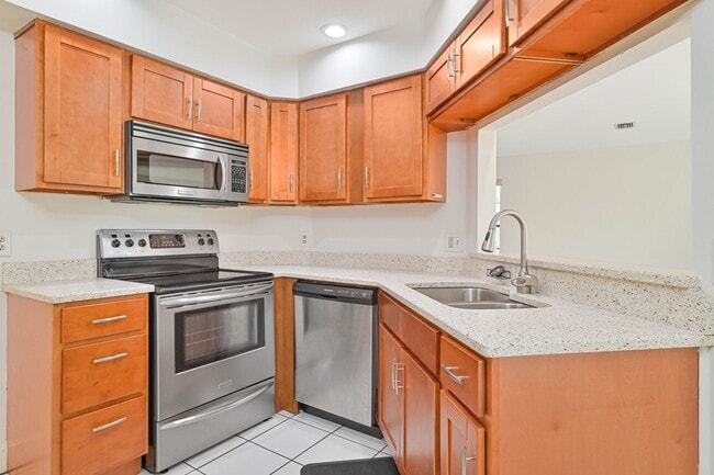 Building Photo - NOW AVAILABLE - First Floor Condo with 1 Car Garage in Eagle Ridge!