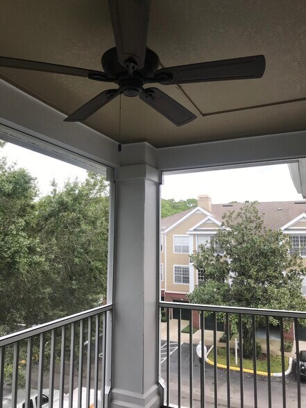 Building Photo - 8301 Elm Park Dr