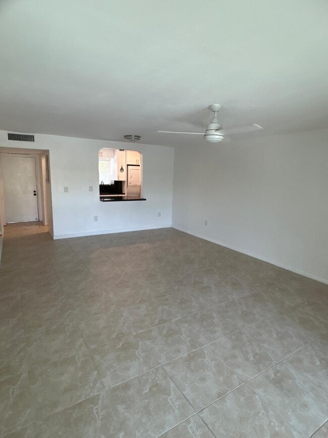 Building Photo - 848 SW 9th St Cir