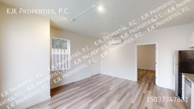 Building Photo - Winter Special: Look & Lease Within 24 Hou...