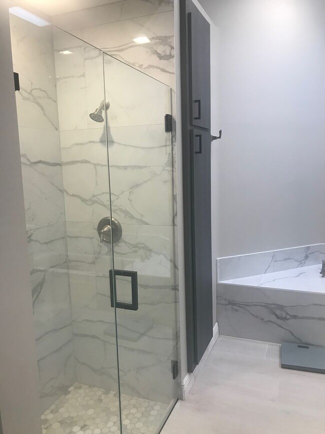 Building Photo - COMING SOON! Fully renovated 3/2/2 House i...