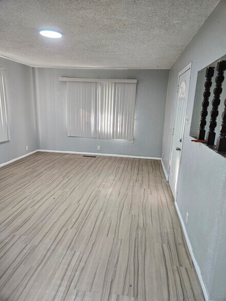 Building Photo - 724 Troy Ave