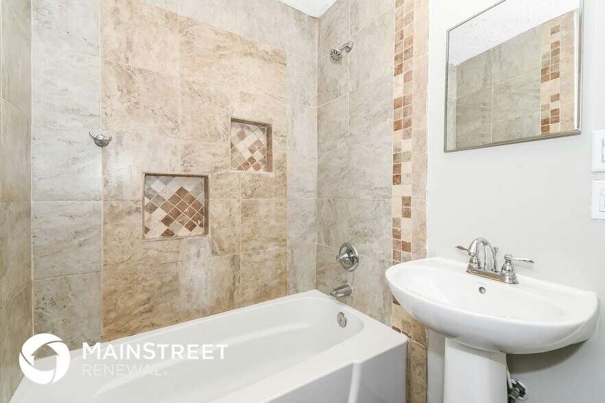 Building Photo - 4020 Angol Pl