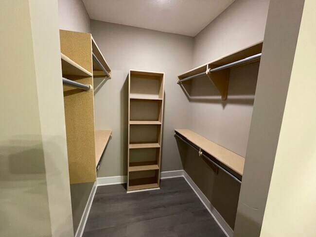 Building Photo - 2755/57 S Greenleaf Cir