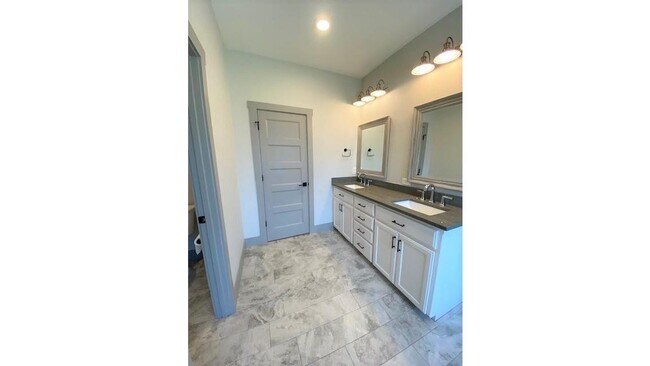 Building Photo - 405 Carneros Dr
