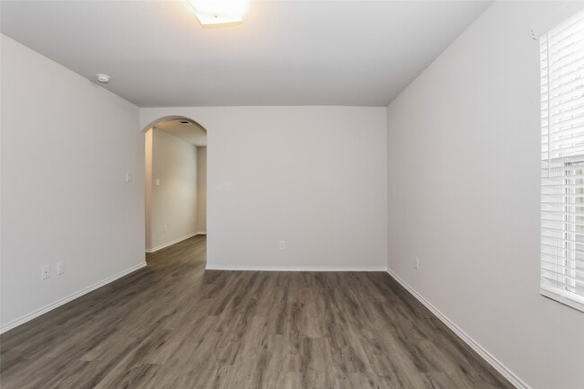 Building Photo - 404 Brushback Dr