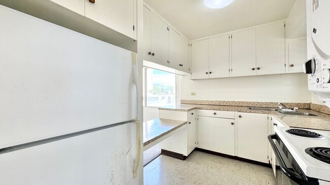 Building Photo - 1658 Liholiho St