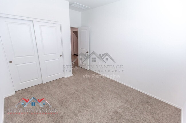 Building Photo - 1330 W Hess Ave