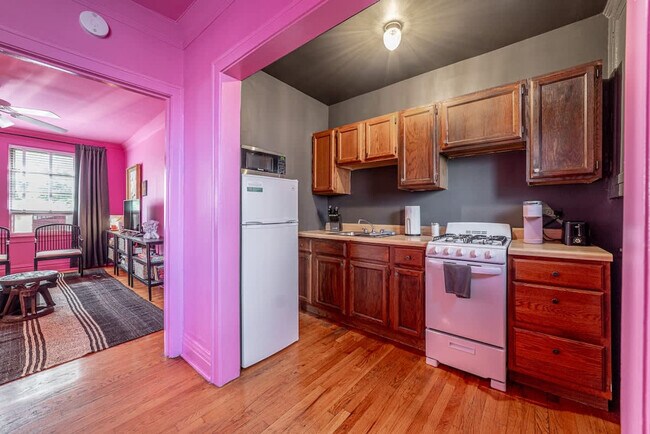 Building Photo - 3553 N Racine Ave