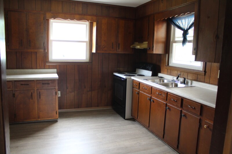 Building Photo - 202 Mountain View Dr