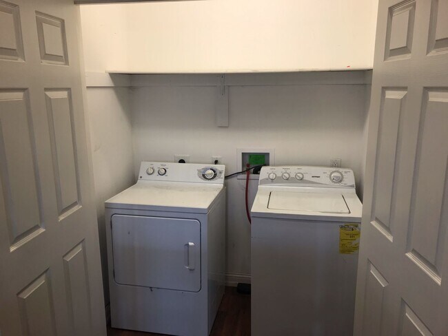 Building Photo - Renovated Germantown House in Great Location