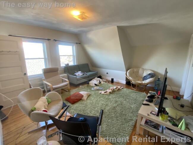 Primary Photo - Tufts Area 5 Bed - Dishwasher, Laundry