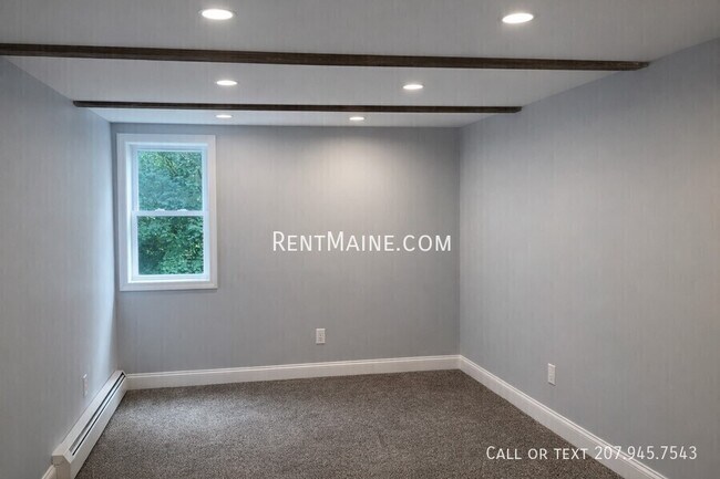 Building Photo - 492 Main St