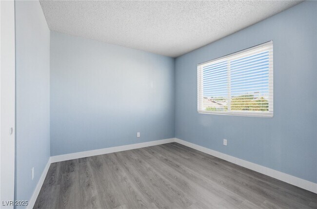 Building Photo - 1460 Daybreak Rd