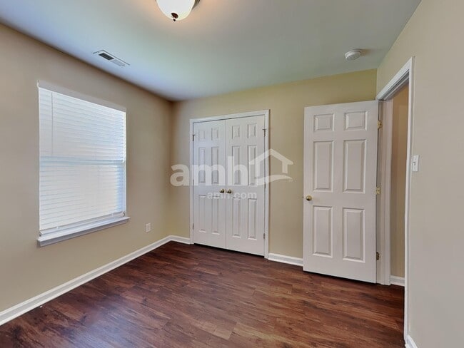 Building Photo - 224 N Fuquay Springs Ave