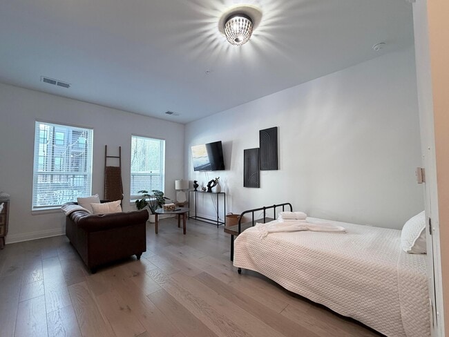 Building Photo - 6640 Mooney St