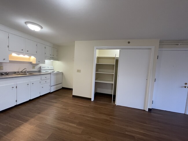 2 Bedroom Kitchen with Pantry Closet - Highland Estates Apartments