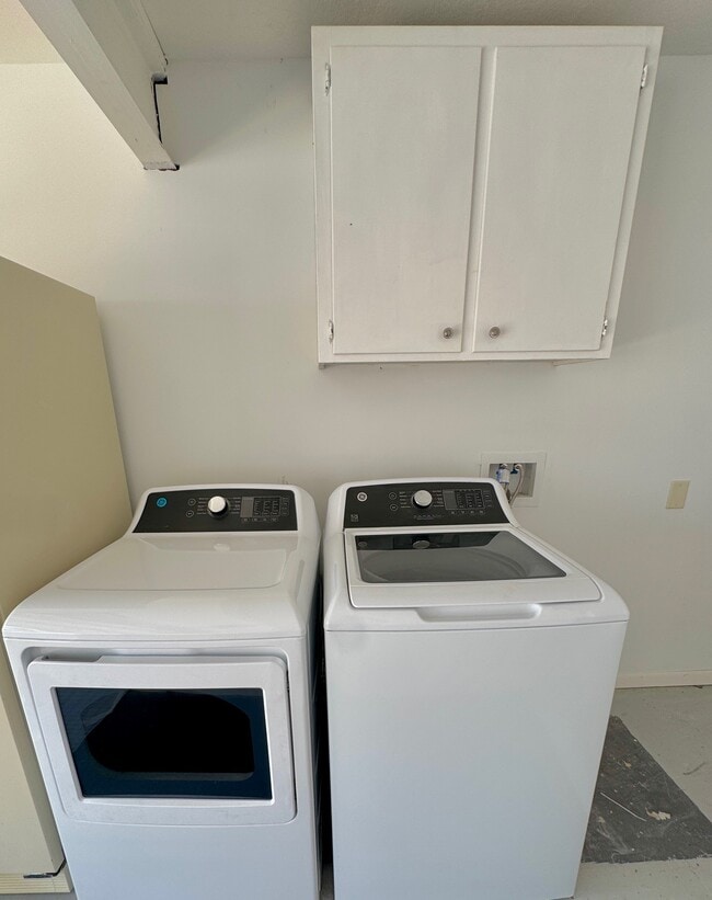 Building Photo - 5935 Meadow Way