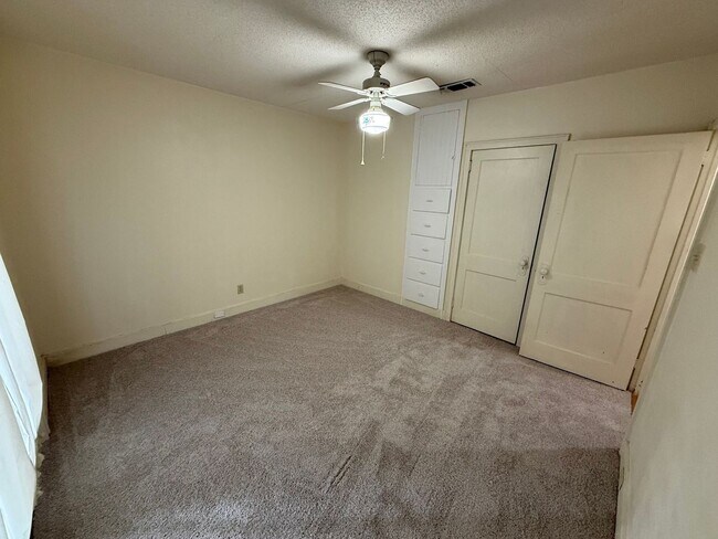 Building Photo - Pensacola - East Hill - 4 bedrooms, 3 bathroom - Mother in Law suite