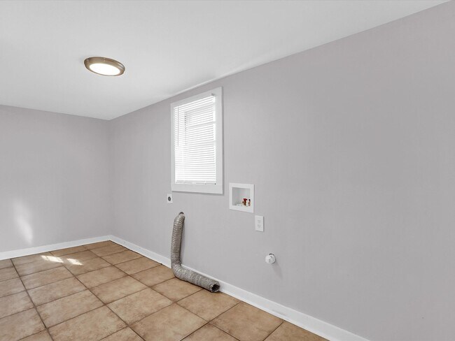 Building Photo - 1840 Manila Ave