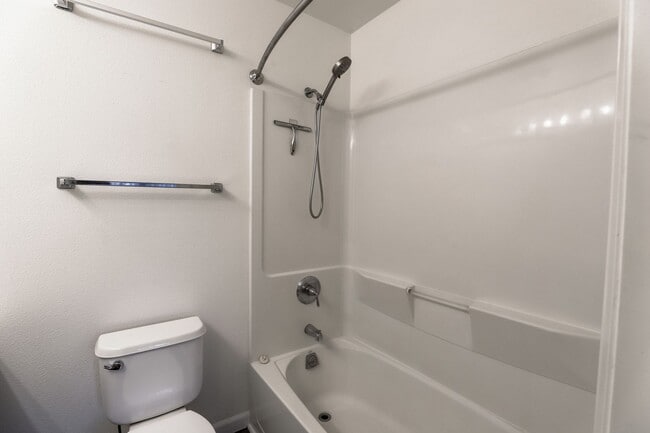 Building Photo - Rarely Available !  Beautiful 3-Bedroom Corner Unit – Pet Friendly & Spacious!