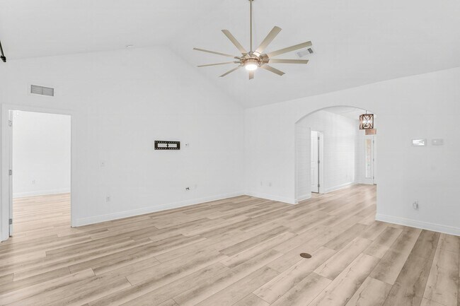Building Photo - 120 Kinley Ave