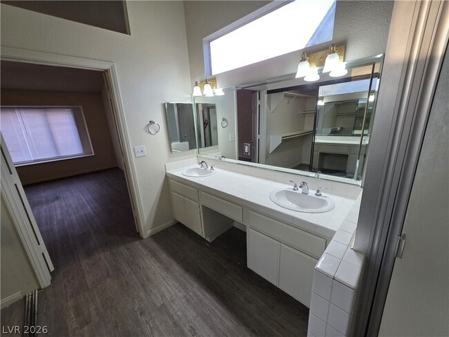 Building Photo - 6561 Avon Ct