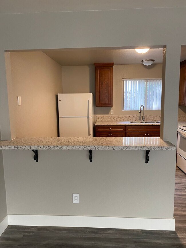 Building Photo - Large Two Story Renovated Townhouse Apartment in South Chula Vista