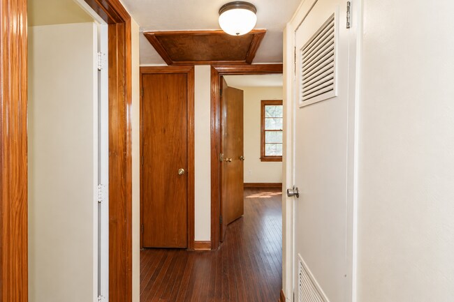Building Photo - 131 3rd St