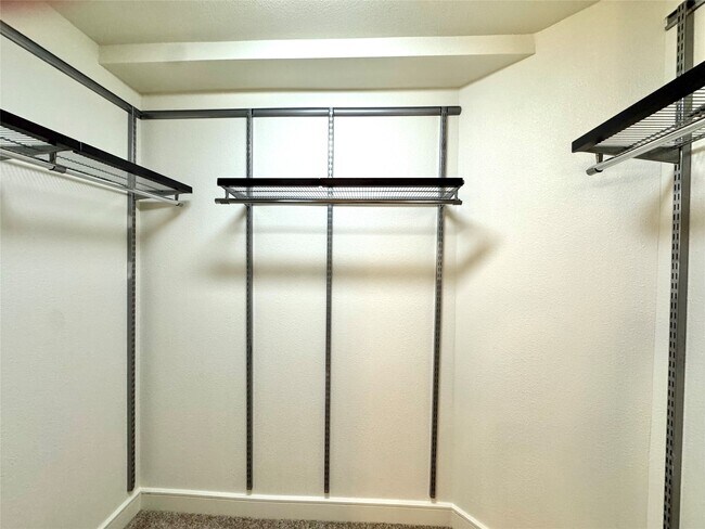 Building Photo - 2303 Mid Ln