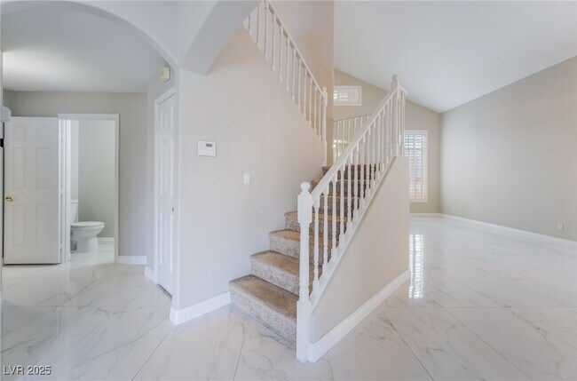 Building Photo - 8516 Summer Vista Ave