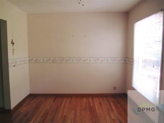 Building Photo - 9310 Oakdale Dr