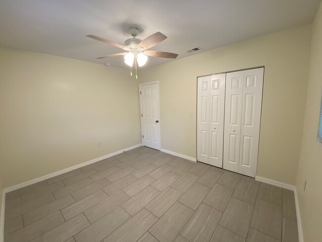 Building Photo - Clean two bedroom two bath with Office and porch