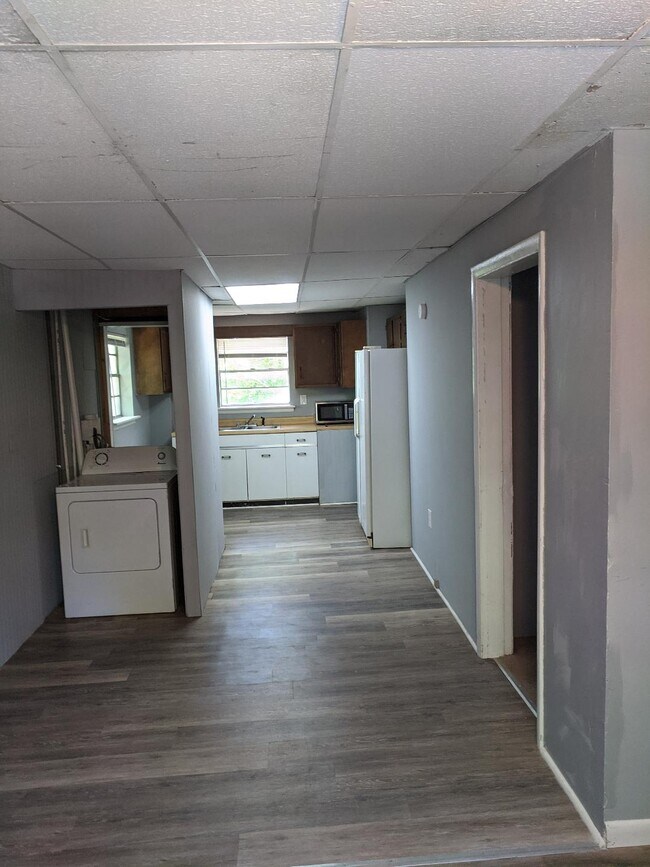 Building Photo - 1425 N Willow Ave