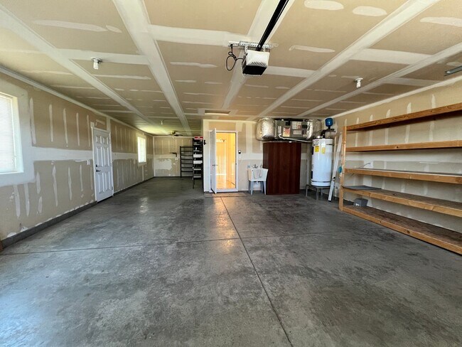 Building Photo - Well Maintained Home in Pelican Point Comm...