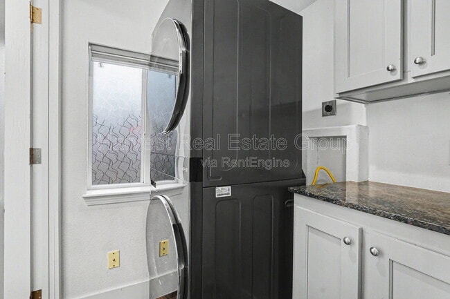Building Photo - 33158 7th St