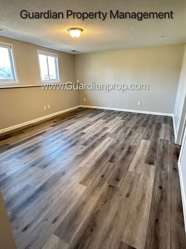 Building Photo - Champlin Single Family Home, Large Fenced Yard, Deck, 2 Car Garage,  Video Tour