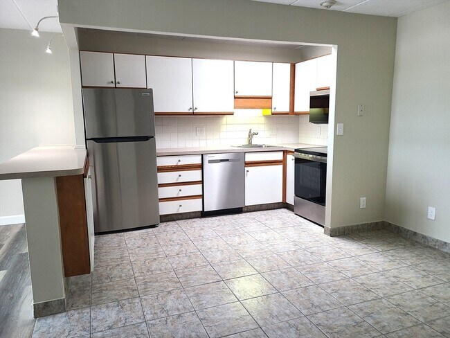 Building Photo - 576 Washington St