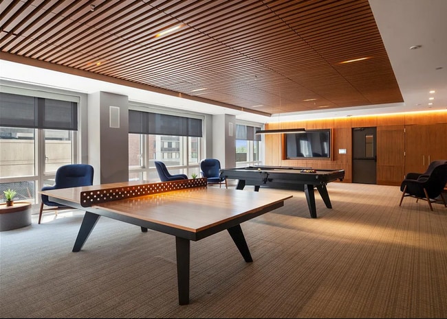 Building Photo - 75 Park Ln S