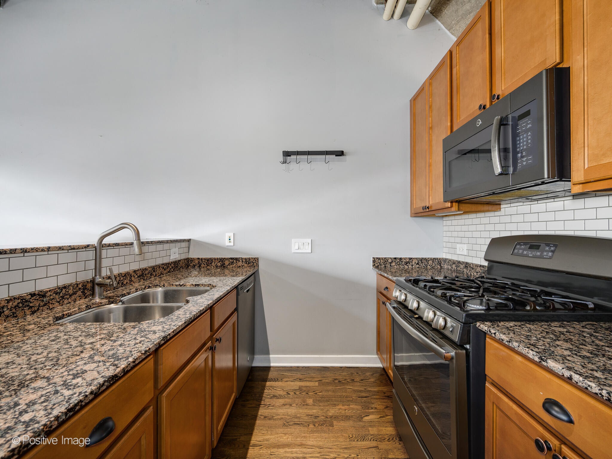 Building Photo - 1151 W 14th Pl