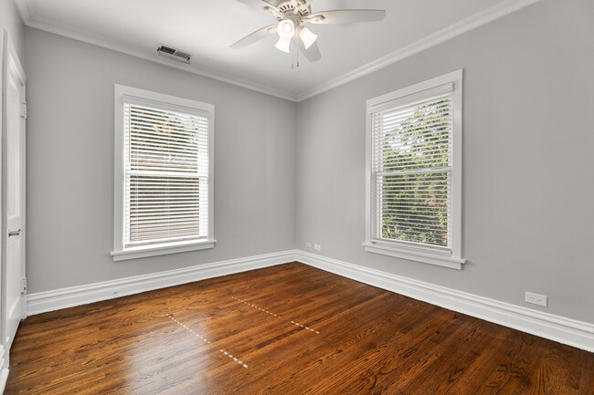 Building Photo - 1322 Wilmette Ave