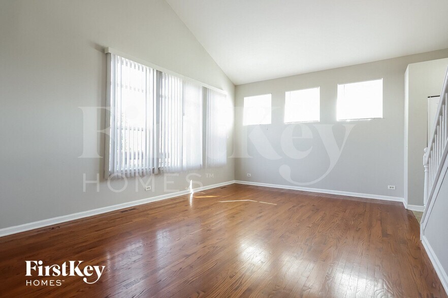 Building Photo - 2325 N Salem Ln