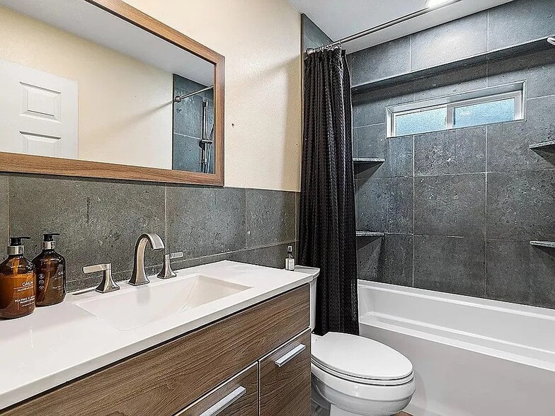 Building Photo - 75-5776 Oleka Pl