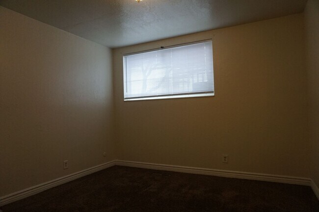 Building Photo - 2564 S 700 E