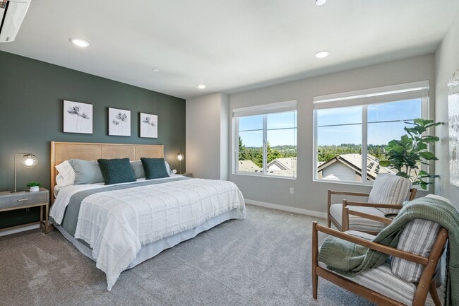 Building Photo - 4 Bedroom Kenmore Townhome with a Territorial View!